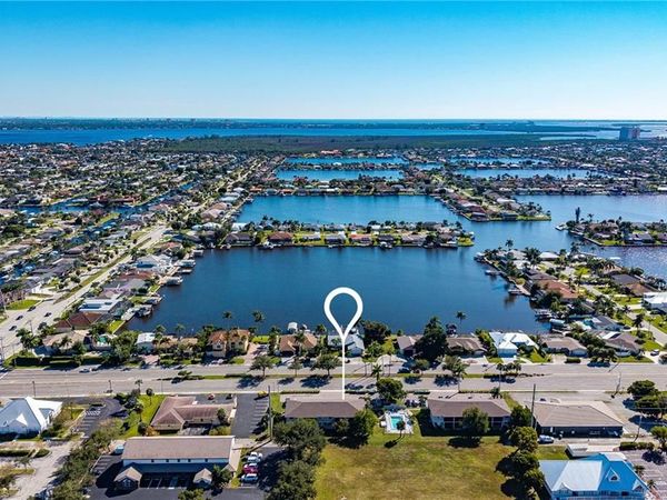 423 Cape Coral PKWY W, Unit 202, CAPE CORAL, FL 33914