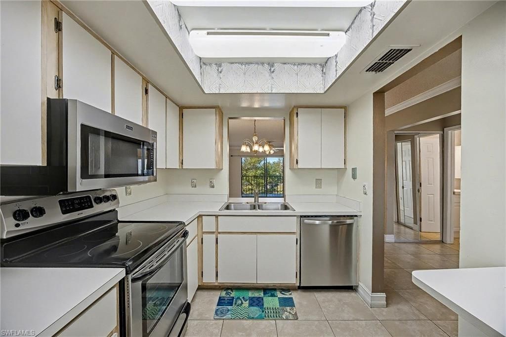 423 Cape Coral Pkwy W, Unit 202, Cape Coral, FL 33914 Photo