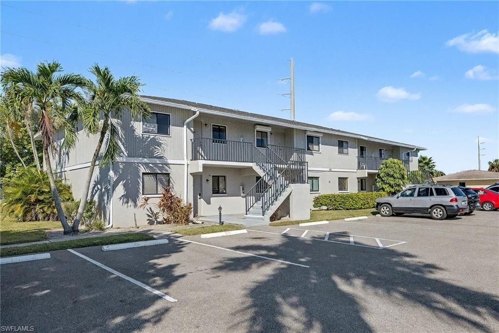 423 Cape Coral Pkwy W, Unit 202, Cape Coral, FL 33914 Photo