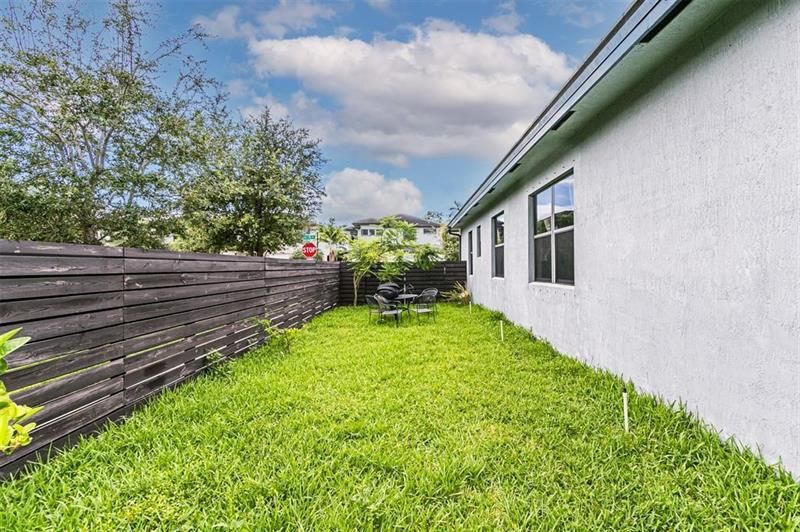 15901 SW 136th Way, Miami, FL 33196 Photo