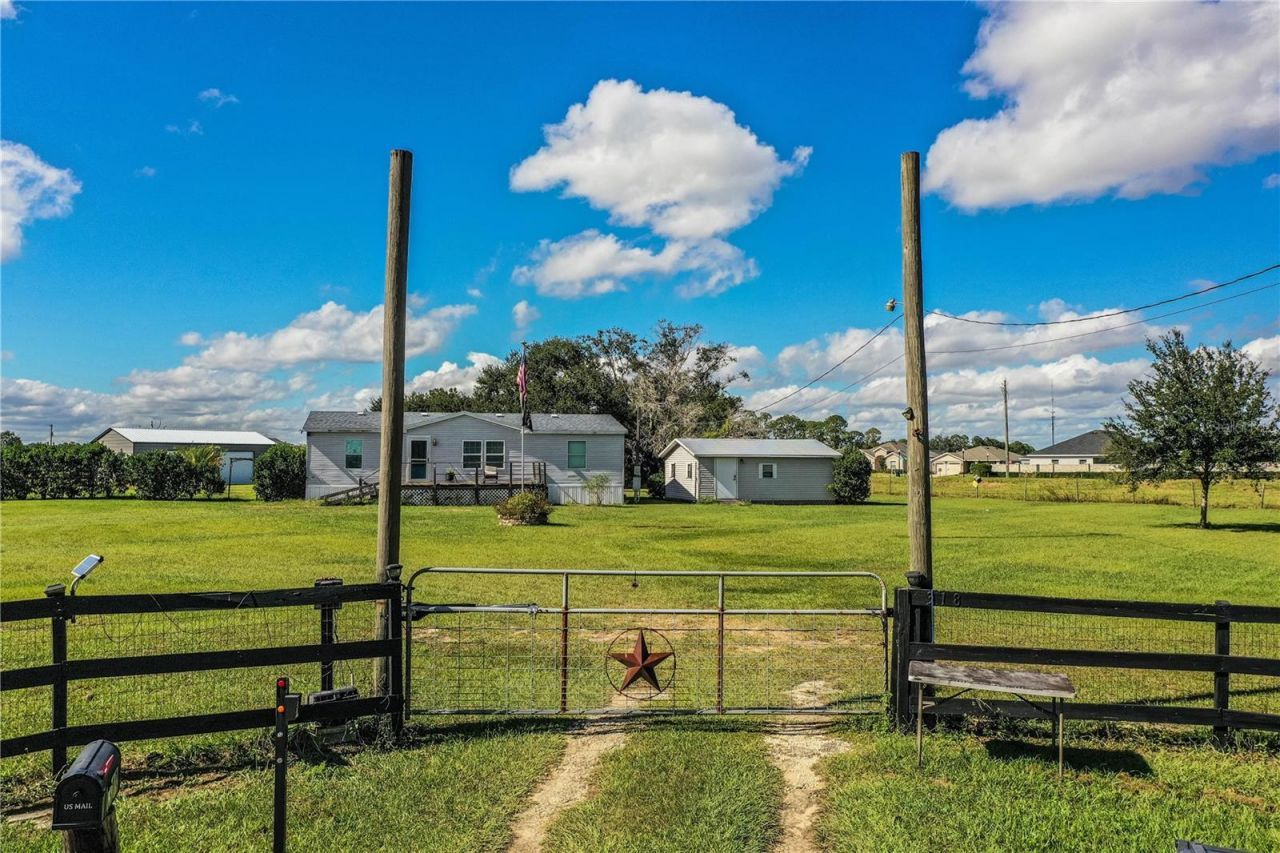 318 Skyblue Lane, Auburndale, FL 33823 Photo