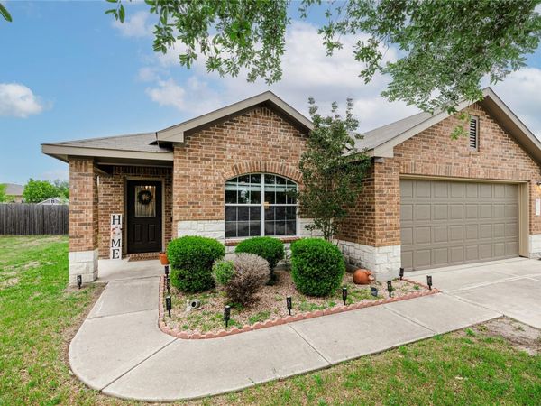 225 Foxglove DR, Hutto, TX 78634
