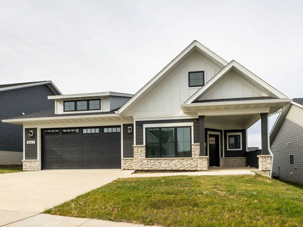 3665 Vintage Lane, Dubuque, IA 52002