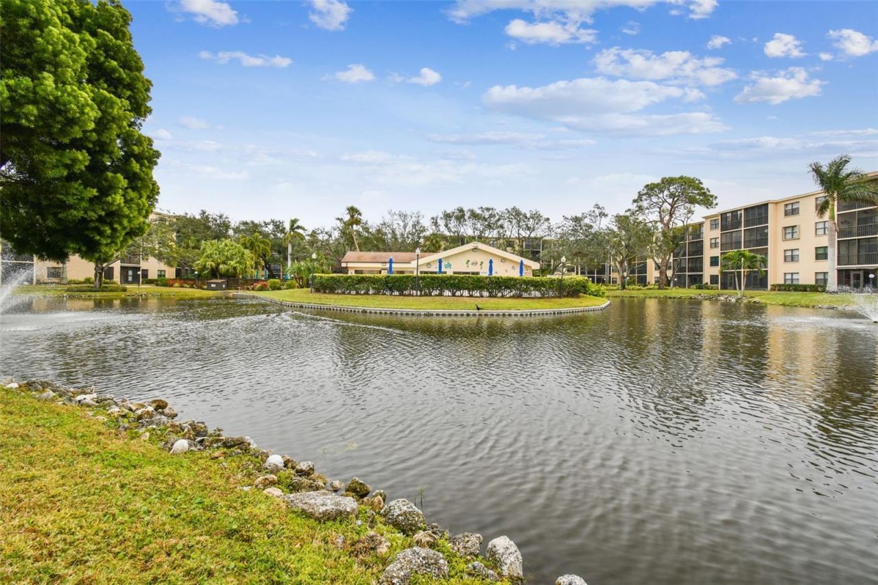 515 30th Avenue W, Unit H210, Bradenton, FL 34205 Photo