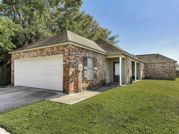 15084 Banff Ct, Baton Rouge, LA 70819