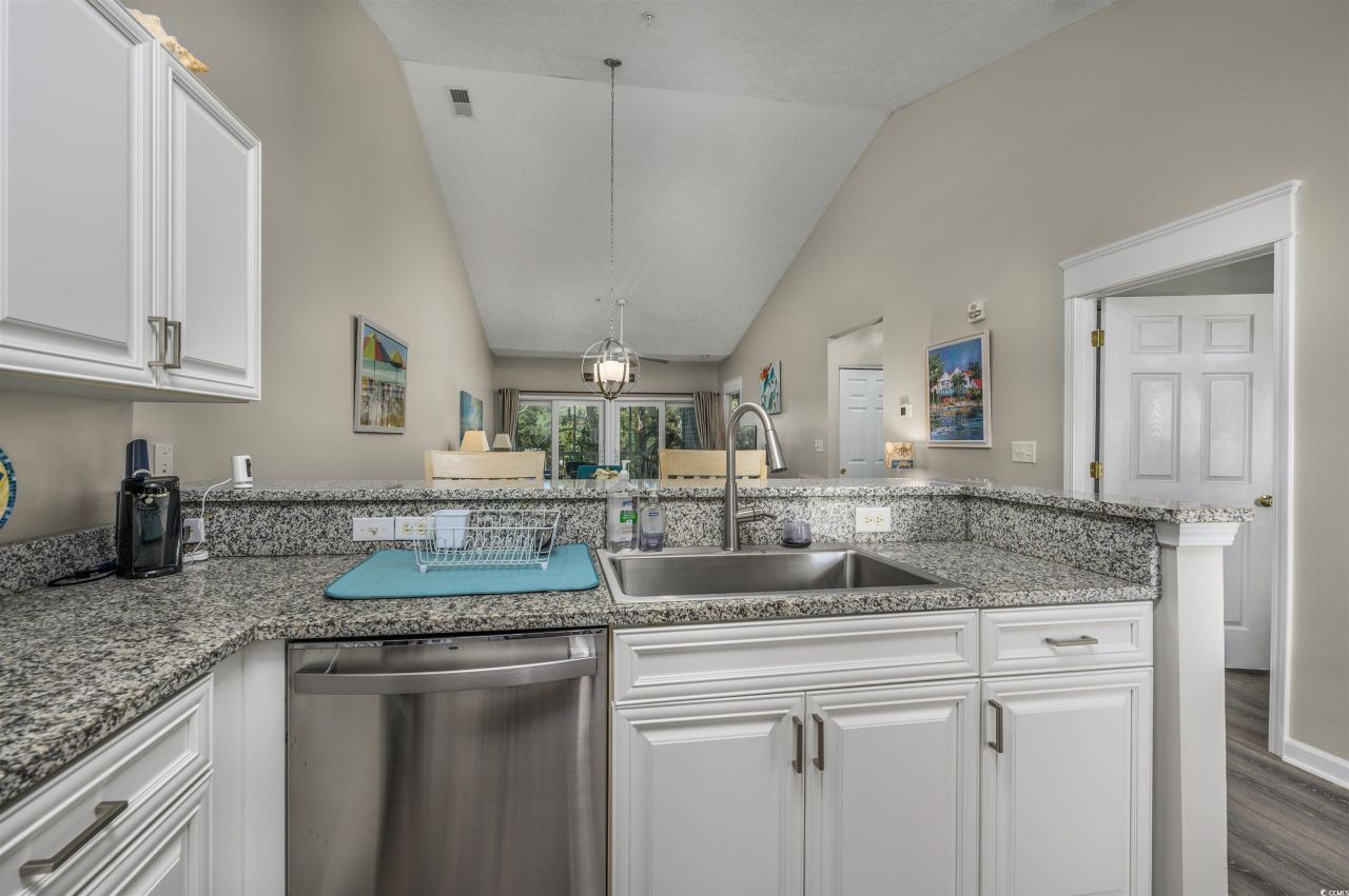 601 Hillside Dr. N Photo 6