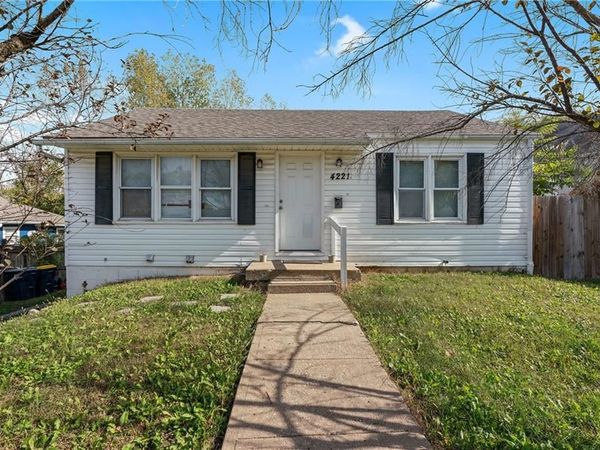 4221 Spruce Avenue, Kansas City, MO 64130