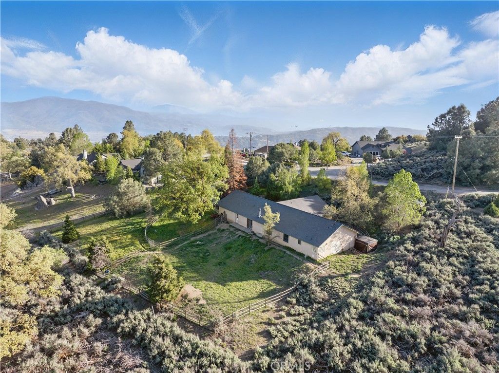 24980 Sunset Way, Tehachapi, CA 93561 Main Photo