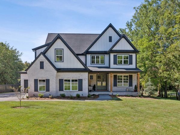 743 Hamilton Dr, Gallatin, TN 37066