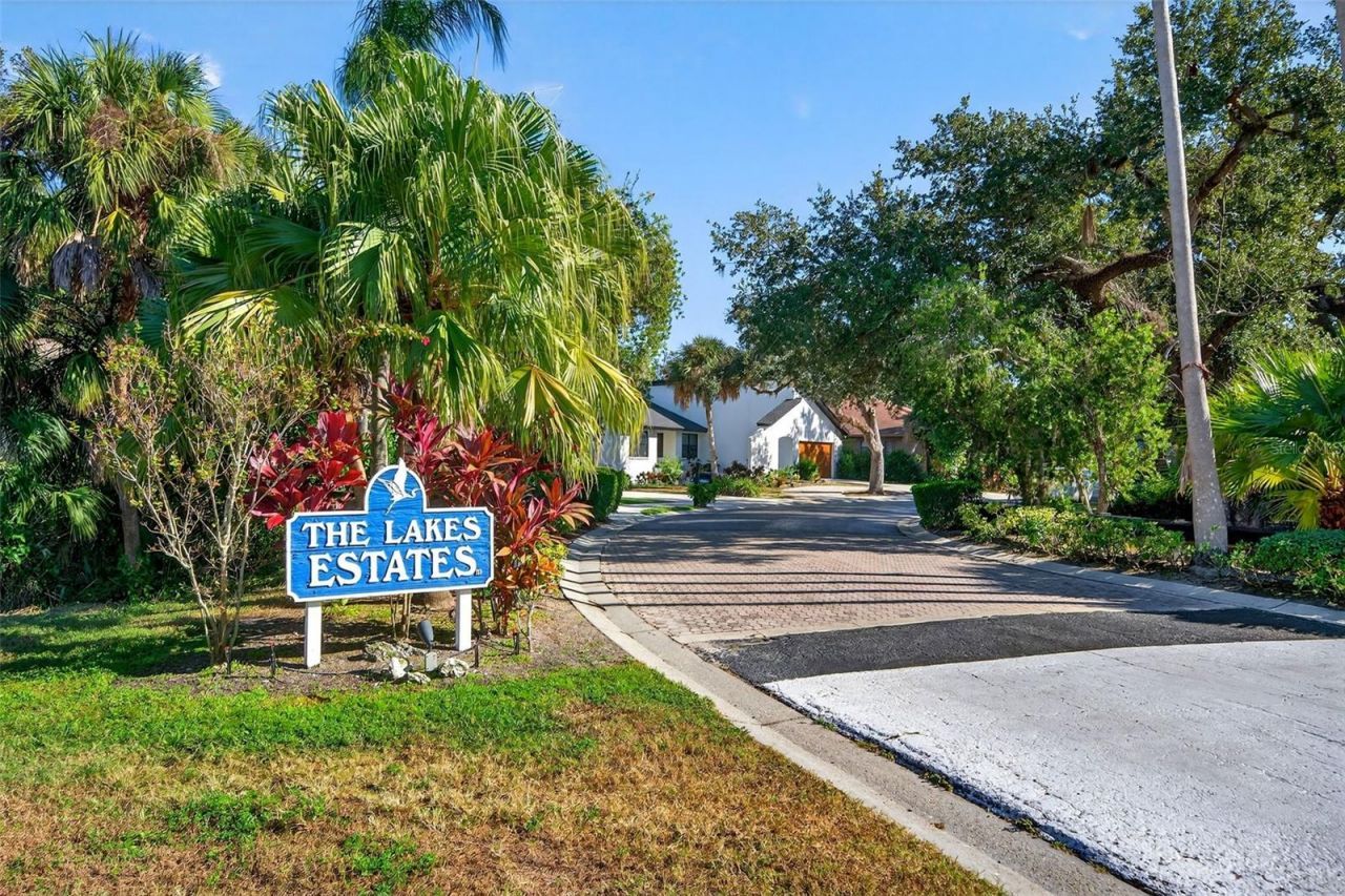 4719 E Trails Drive, Sarasota, FL 34232 Photo