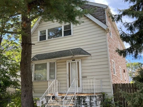 13150 S Houston Avenue, Chicago, IL 60633