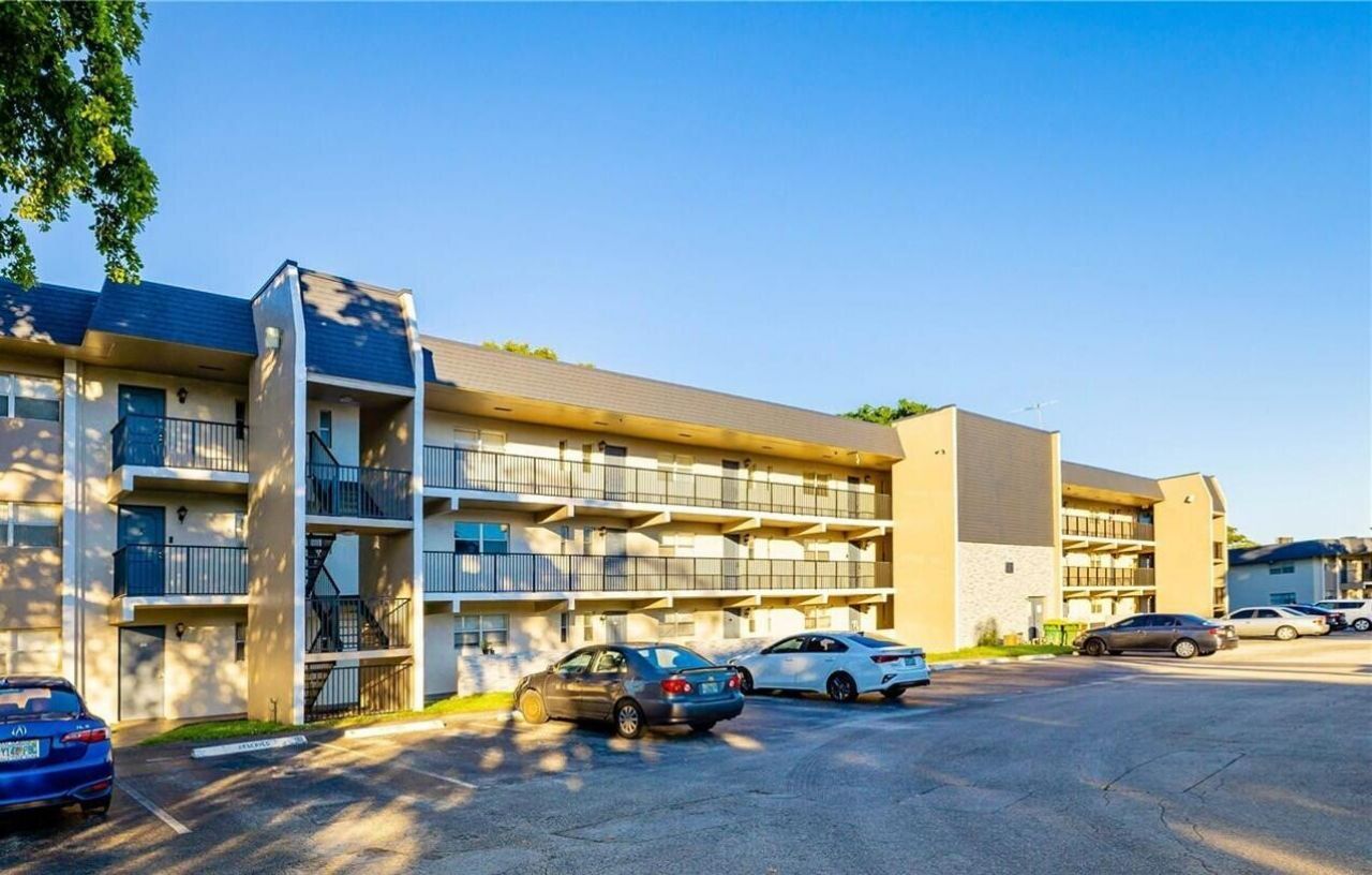 7911 N Colony Circle, Unit 305, Tamarac, FL 33321 Photo