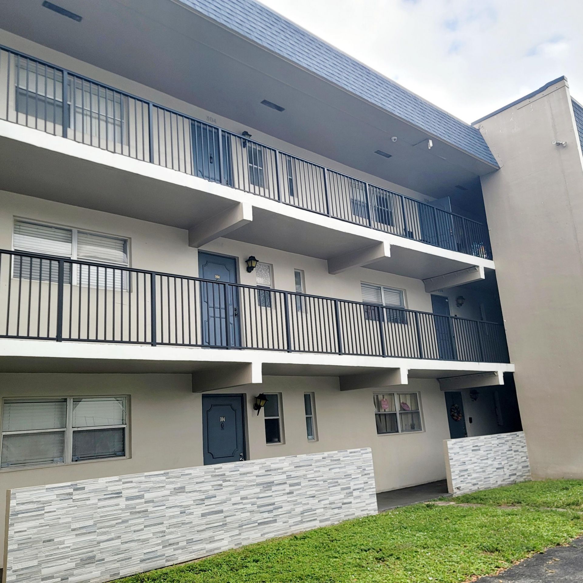 7911 N Colony Circle, Unit 305, Tamarac, FL 33321 Photo