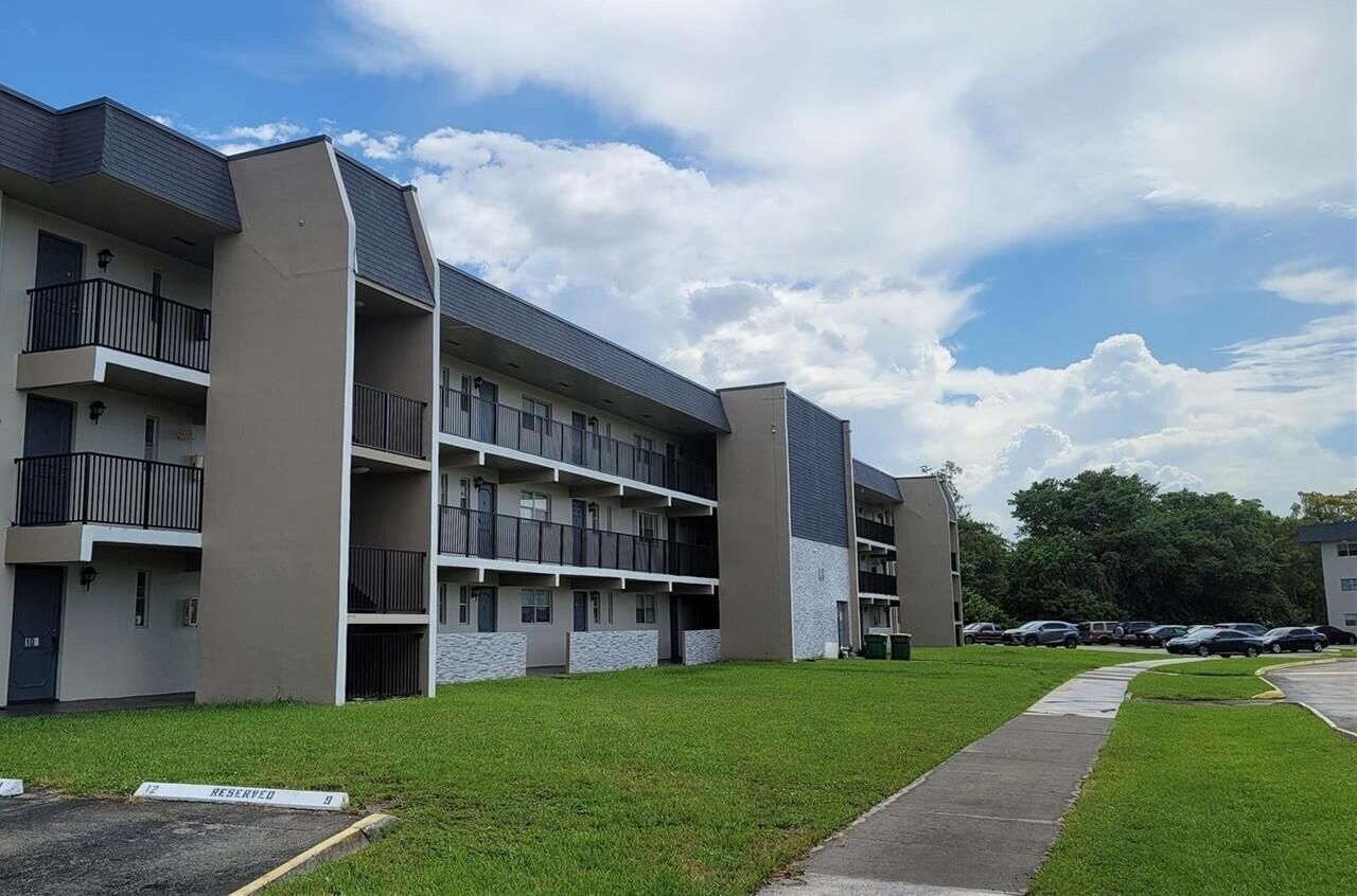 7911 N Colony Circle, Unit 305, Tamarac, FL 33321 Photo