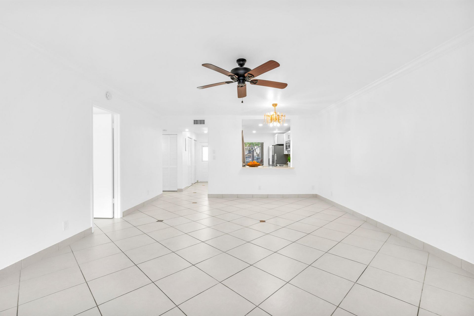 153 W Laurel Drive, Unit 1003, Margate, FL 33063 Photo