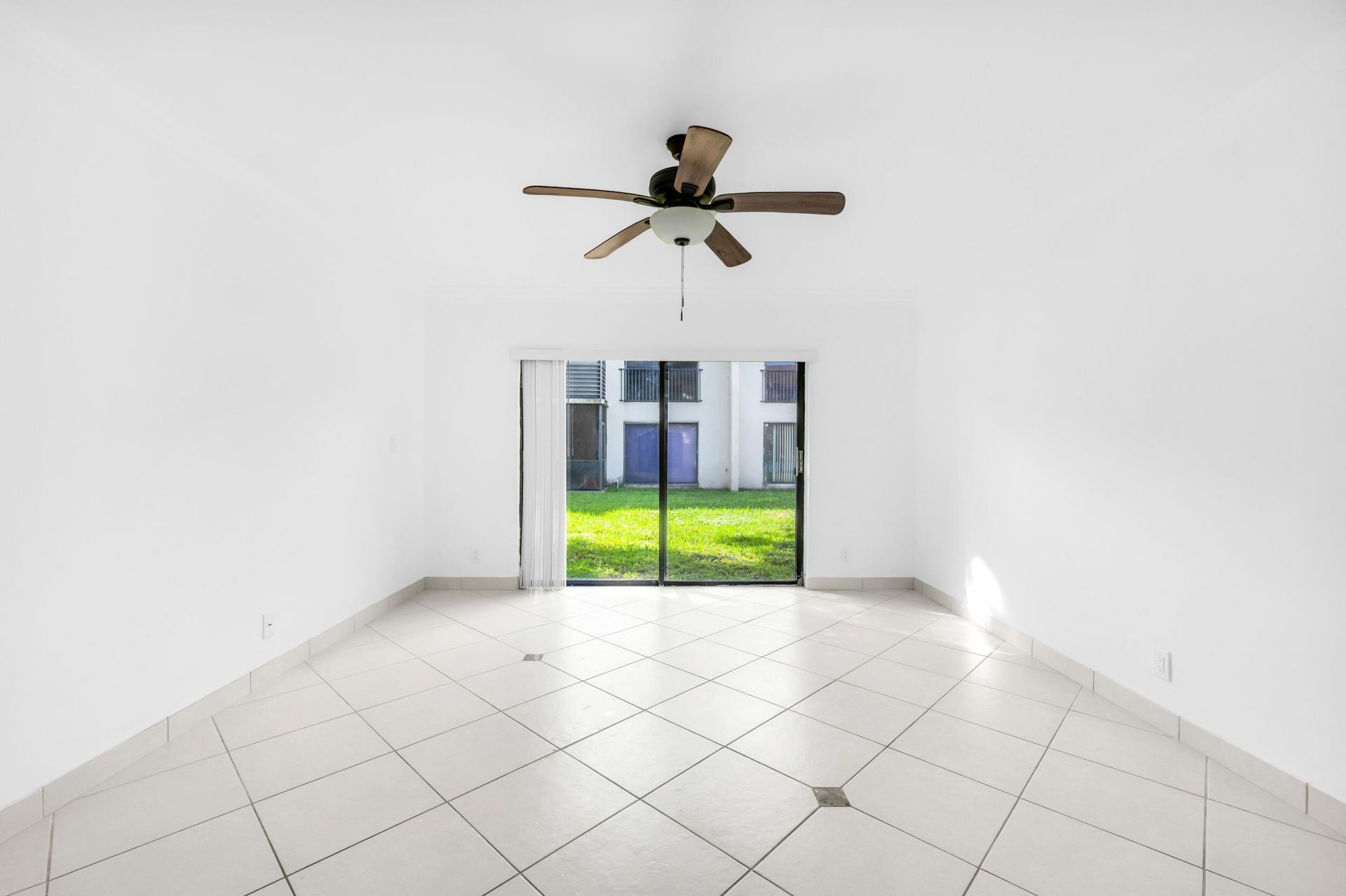 153 W Laurel Drive, Unit 1003, Margate, FL 33063 Photo