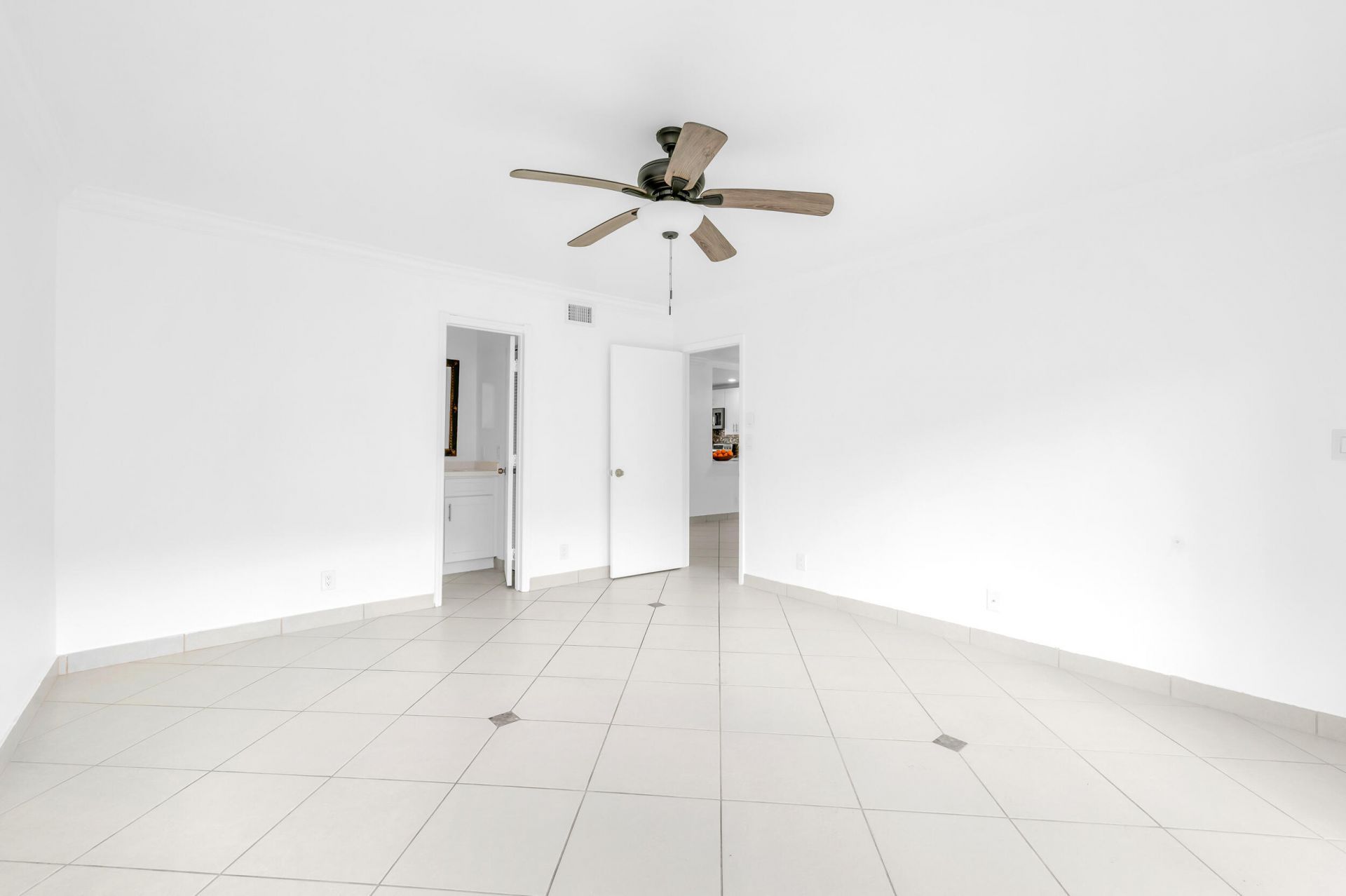 153 W Laurel Drive, Unit 1003, Margate, FL 33063 Photo