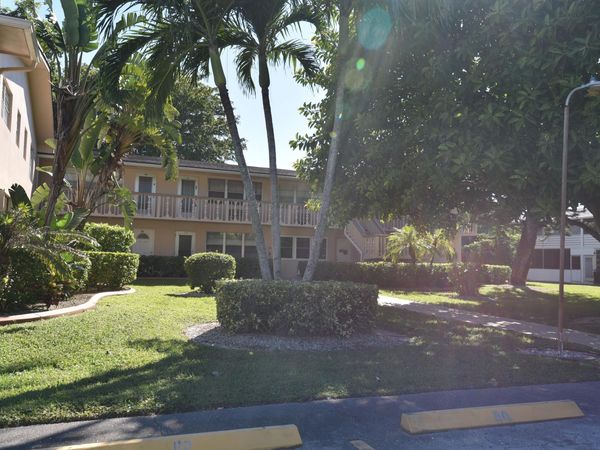89 Canterbury D, West Palm Beach, FL 33417