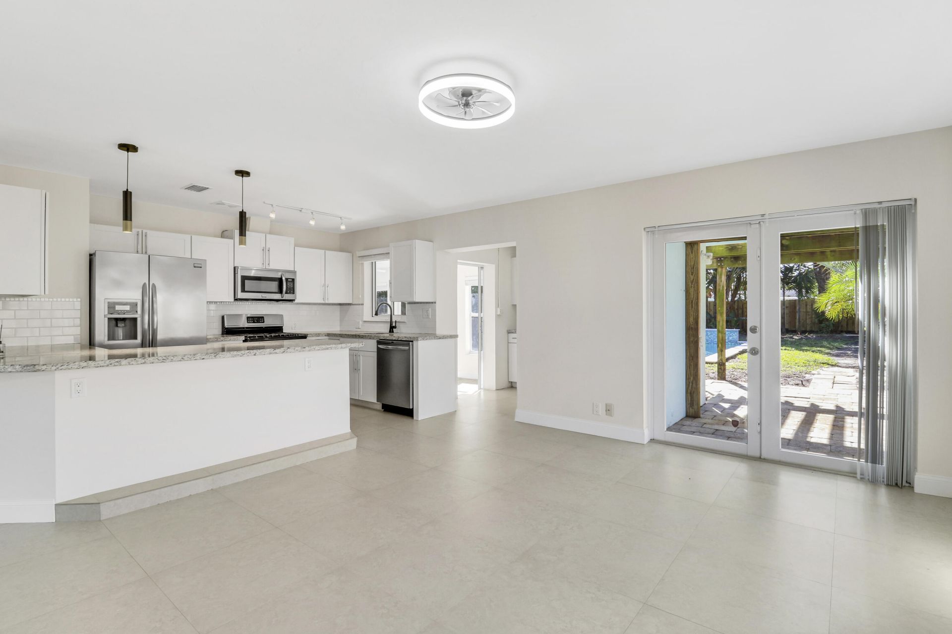 376 SW 2nd Street, Boca Raton, FL 33432 Photo