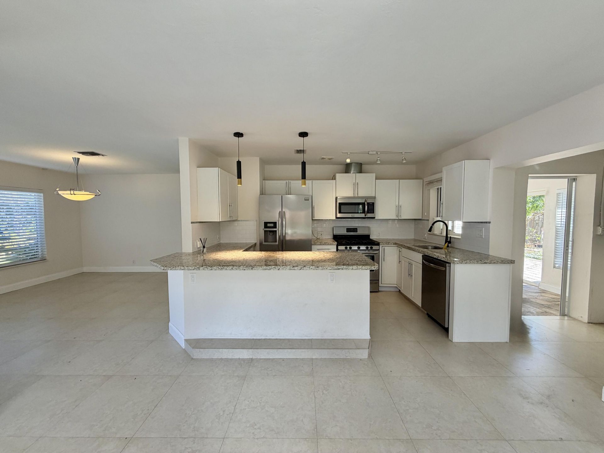 376 SW 2nd Street, Boca Raton, FL 33432 Photo