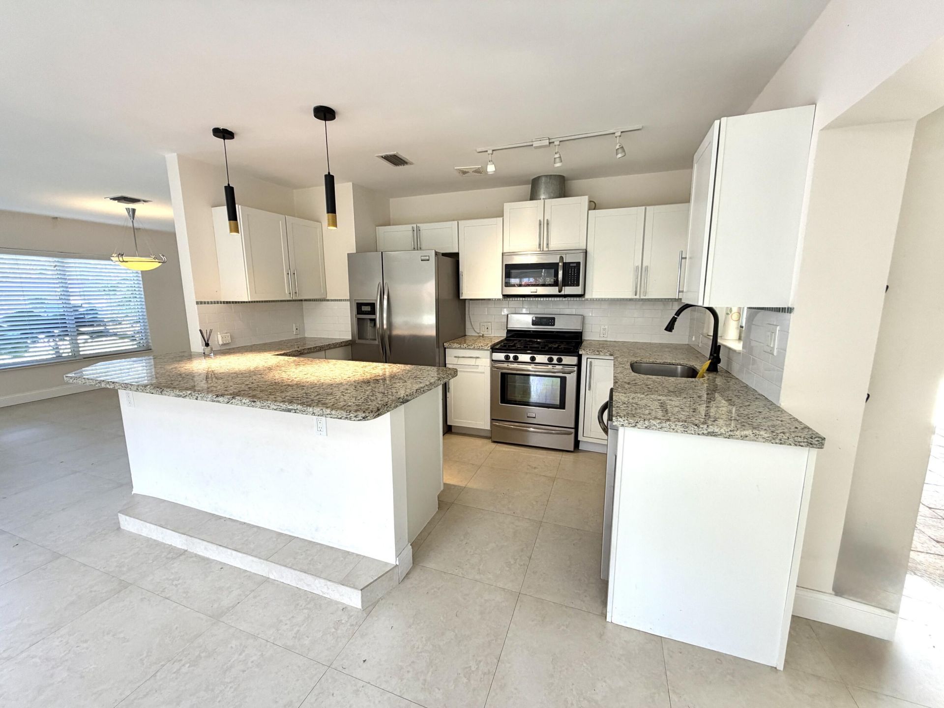 376 SW 2nd Street, Boca Raton, FL 33432 Photo