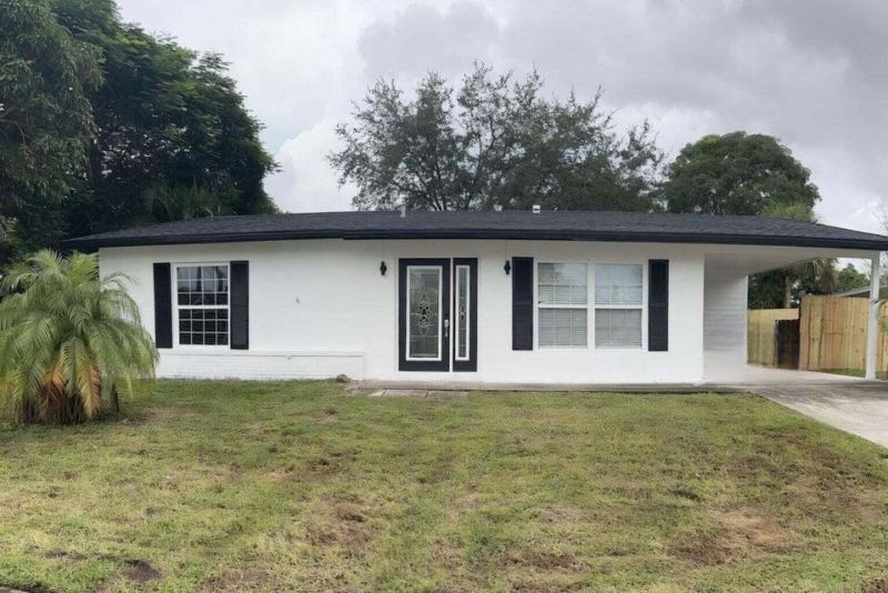 402 NE Armory Circle, Port Saint Lucie, FL 34983 Photo