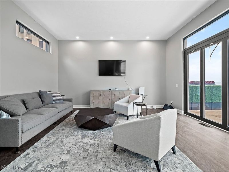 750 Prospect Avenue E, Unit 804, Cleveland, OH 44115 Photo 16