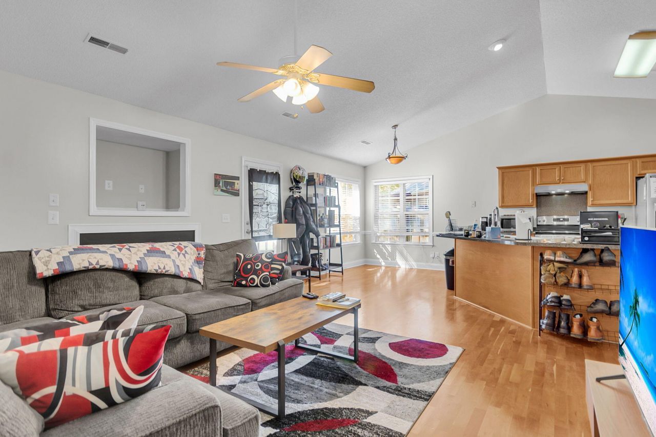 137 Paddock Way Photo 12