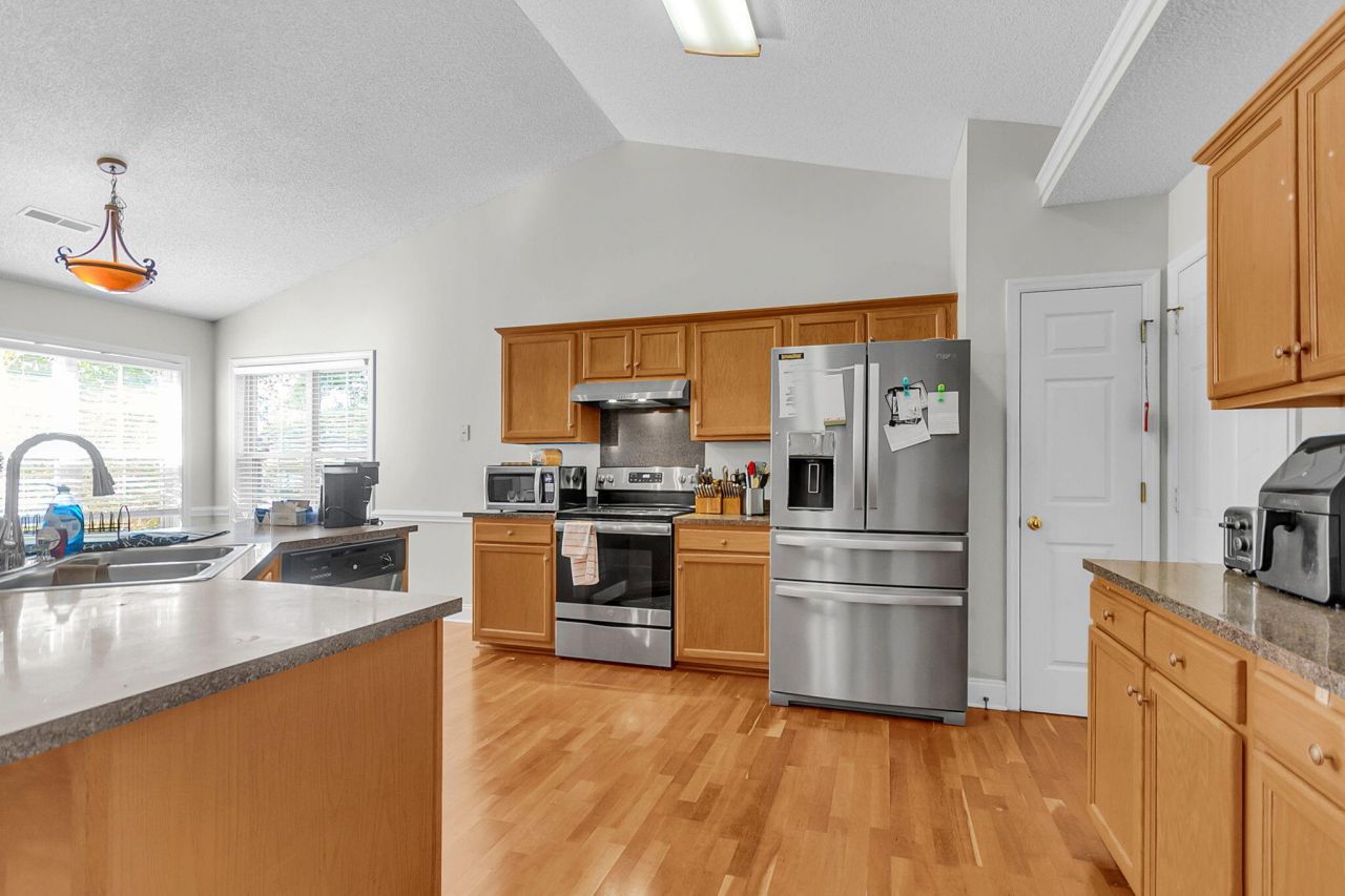 137 Paddock Way Photo 15