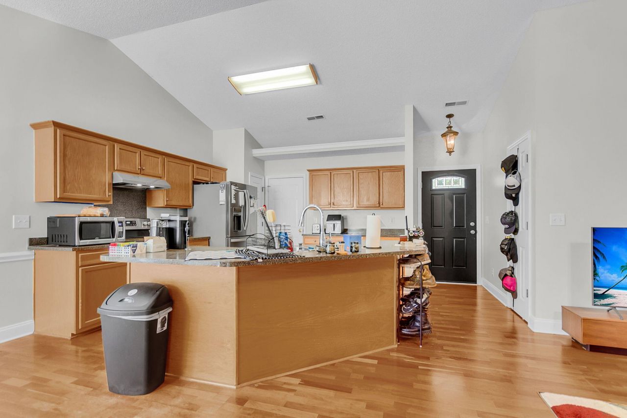 137 Paddock Way Photo 18