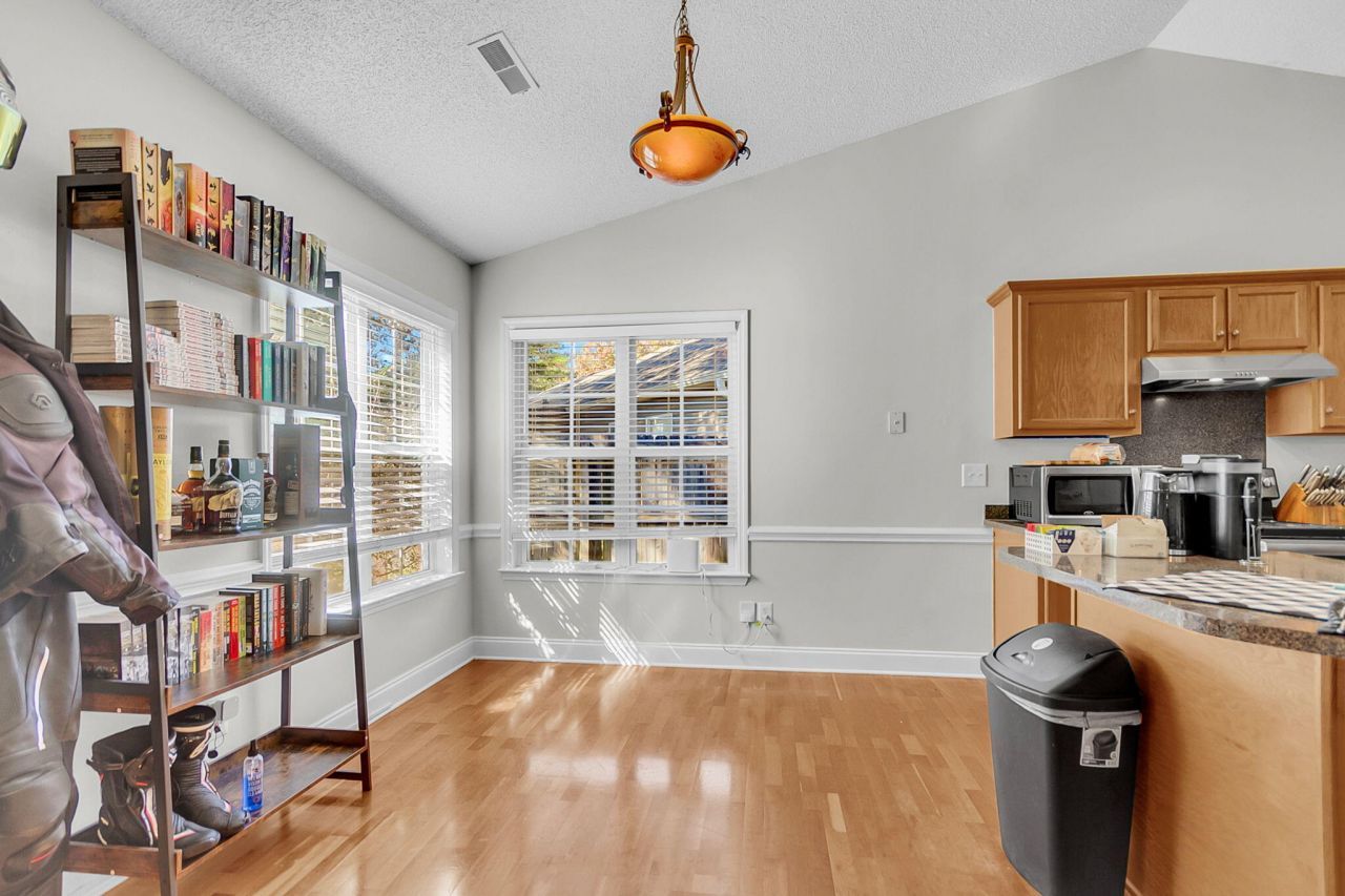 137 Paddock Way Photo 19