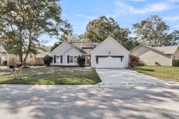 137 Paddock Way photo 4