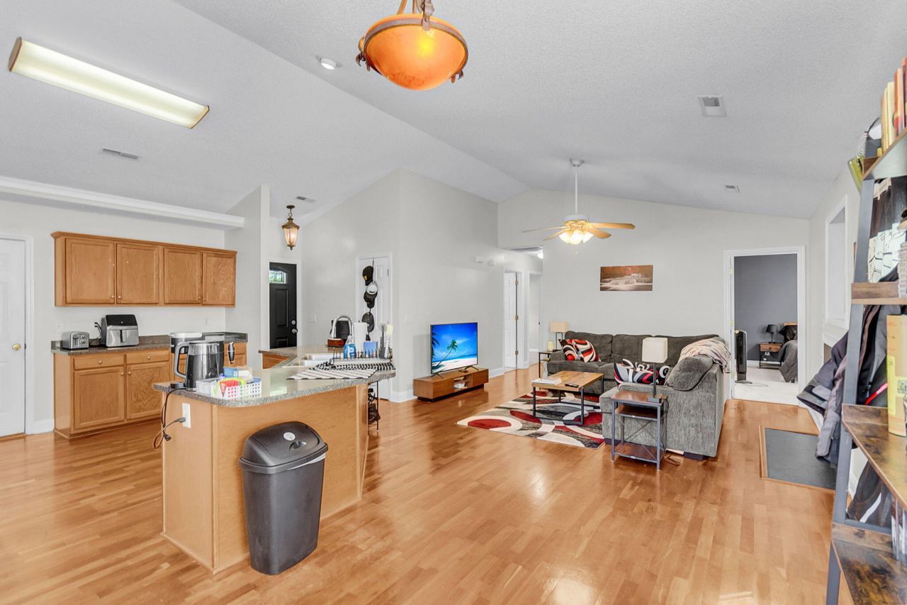 137 Paddock Way Photo 20