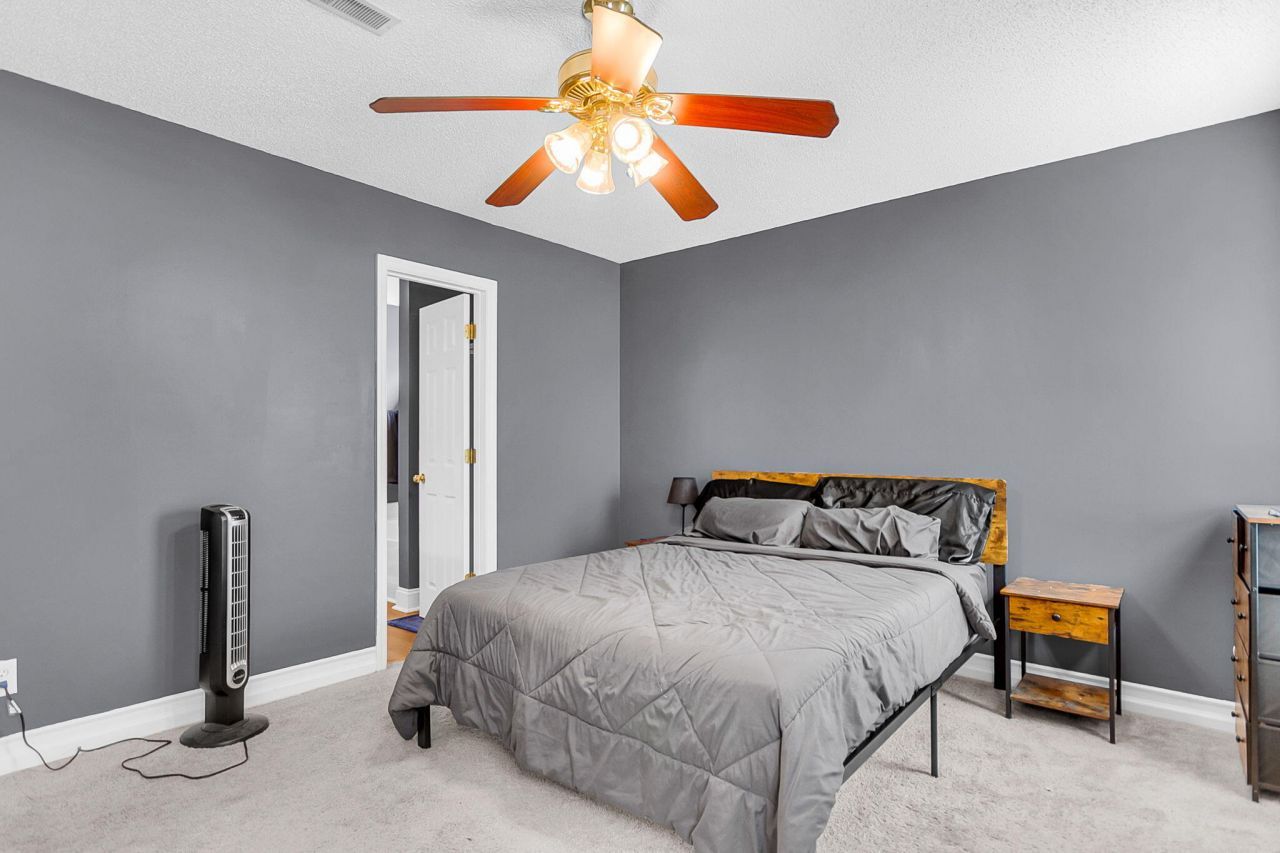 137 Paddock Way Photo 22