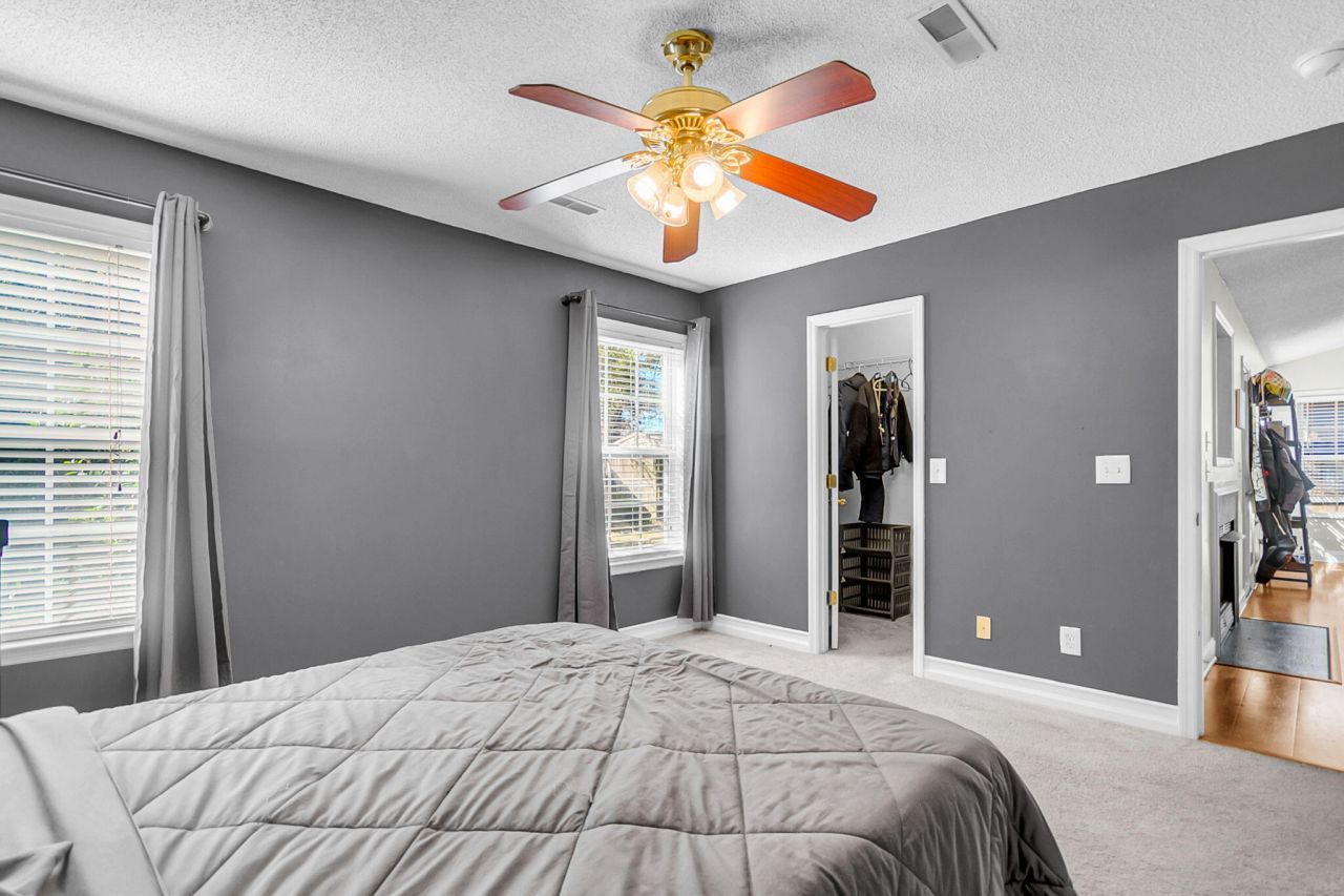 137 Paddock Way Photo 23