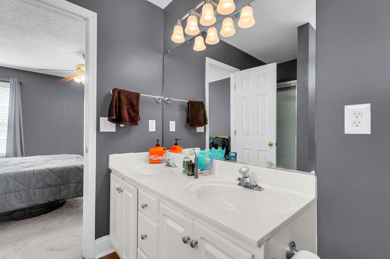 137 Paddock Way Photo 24