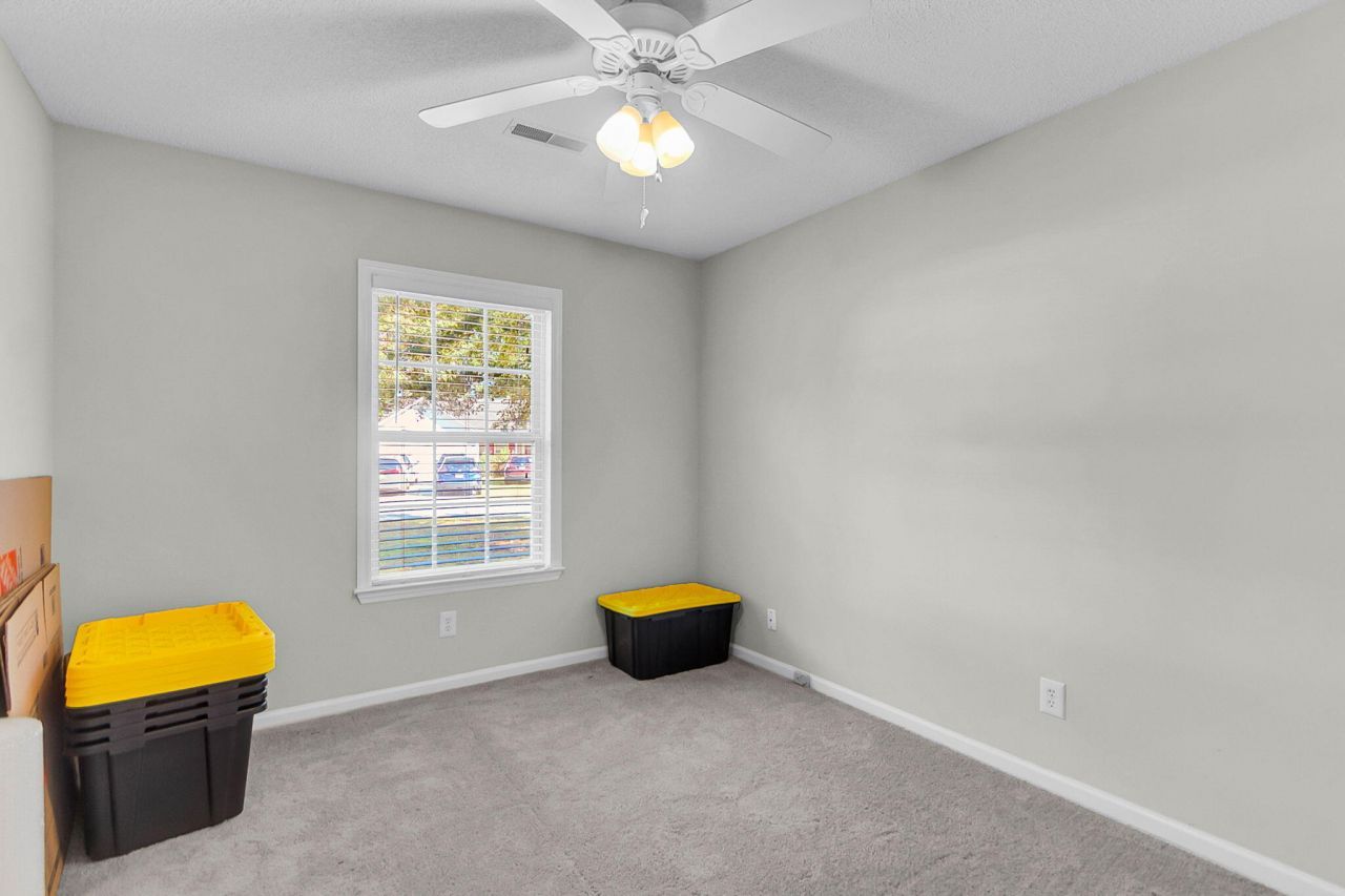 137 Paddock Way Photo 31