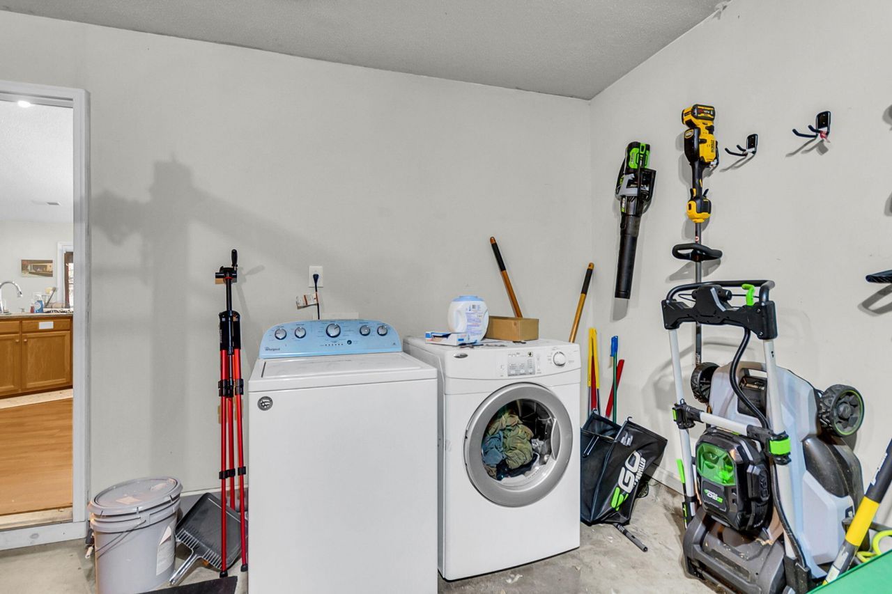 137 Paddock Way Photo 33