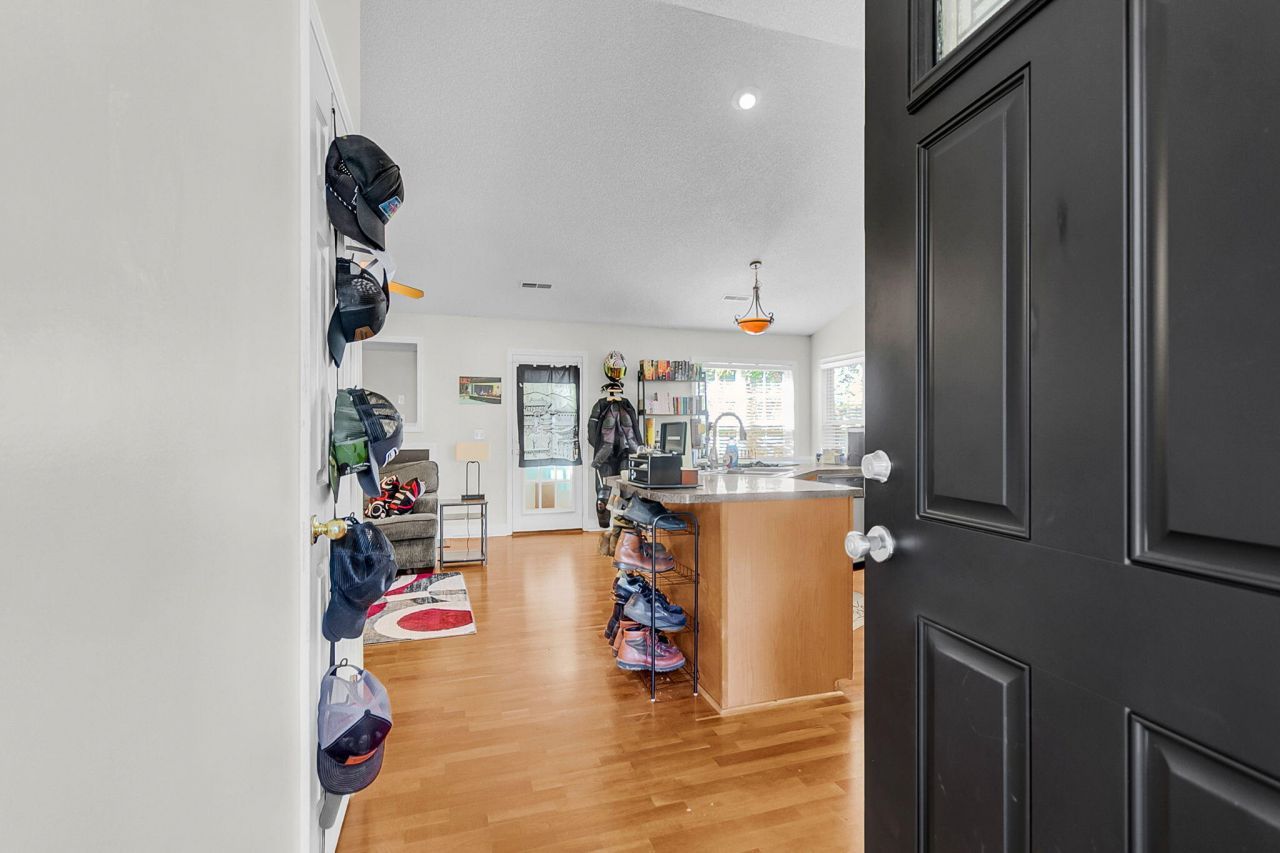 137 Paddock Way Photo 7