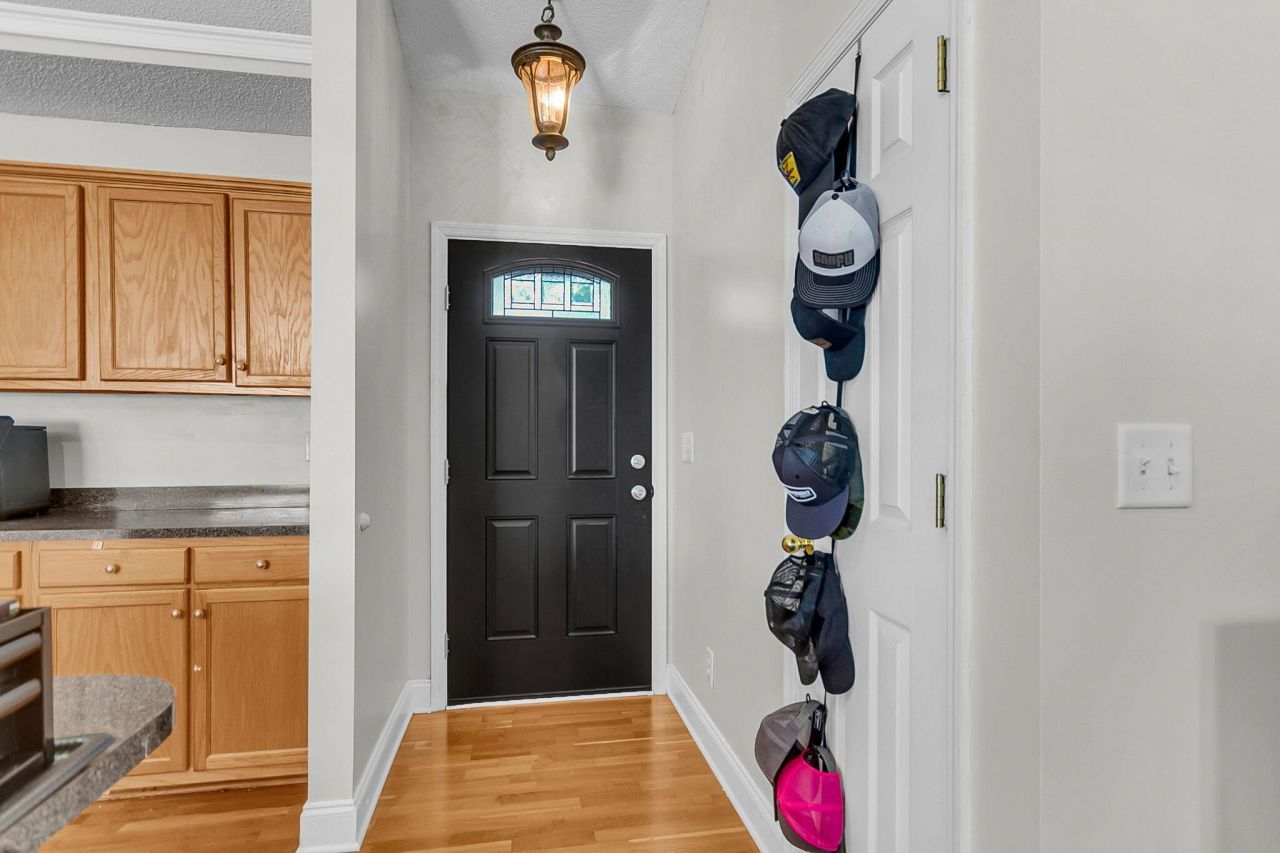 137 Paddock Way Photo 8