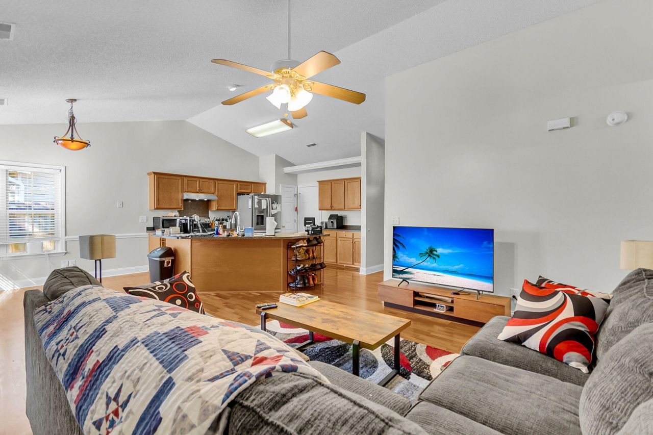 137 Paddock Way Photo 9