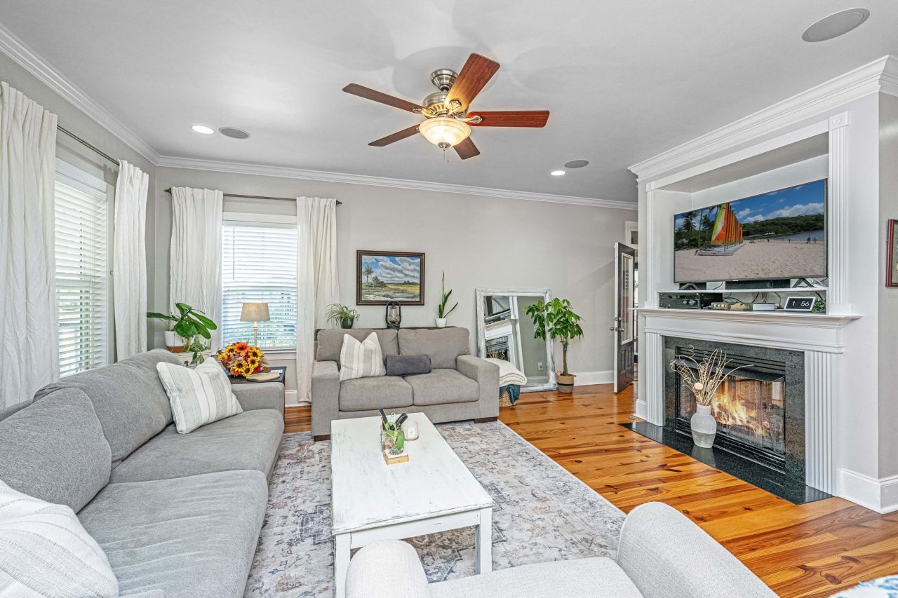 455 Slidel Street Photo 7