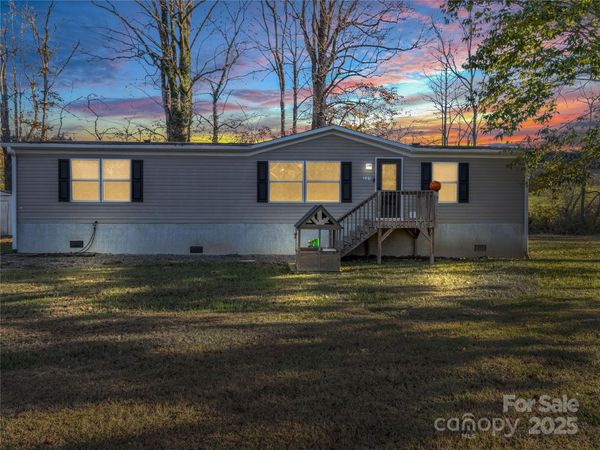 221 Turkey Pen Gap Road, Horse Shoe, NC 28742