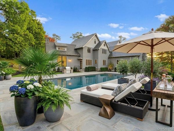 2 Barry Court, Bedford, NY 10536