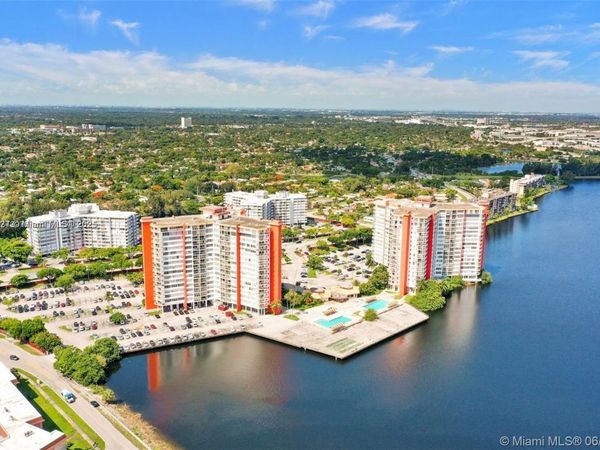 1351 NE Miami Gardens Dr, Unit 1404E, Miami, FL 33179
