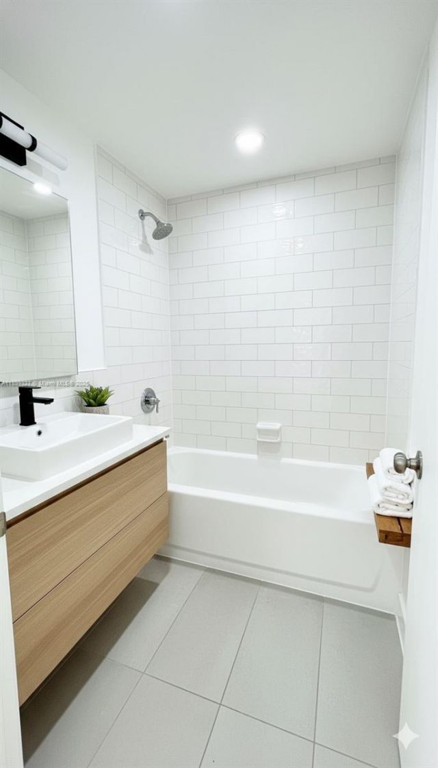 1351 NE Miami Gardens Dr, Unit 1404E, Miami, FL 33179 Photo