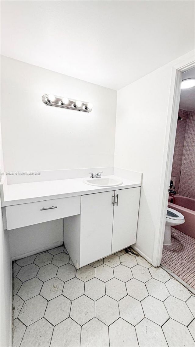 1351 NE Miami Gardens Dr, Unit 1404E, Miami, FL 33179 Photo