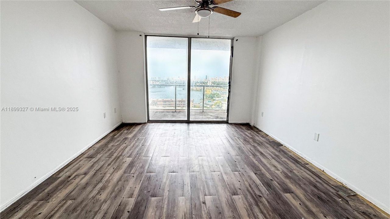 1351 NE Miami Gardens Dr, Unit 1404E, Miami, FL 33179 Photo