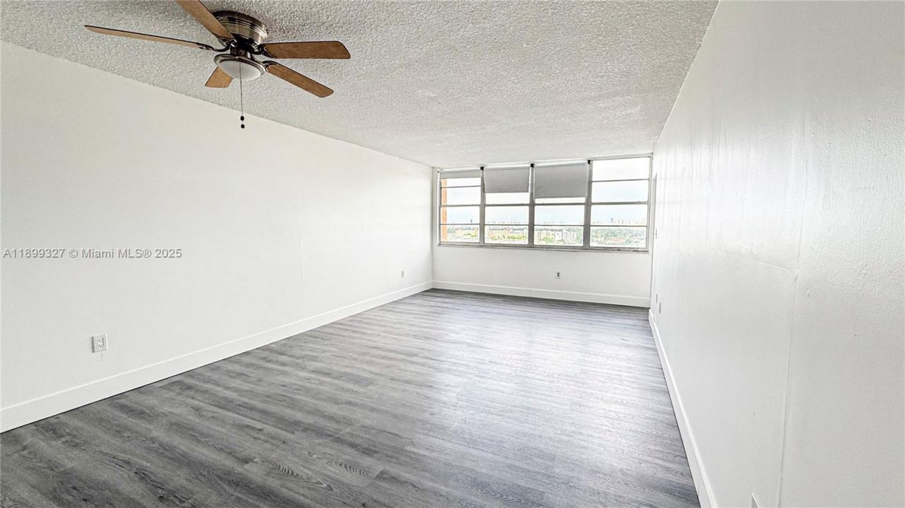 1351 NE Miami Gardens Dr, Unit 1404E, Miami, FL 33179 Photo