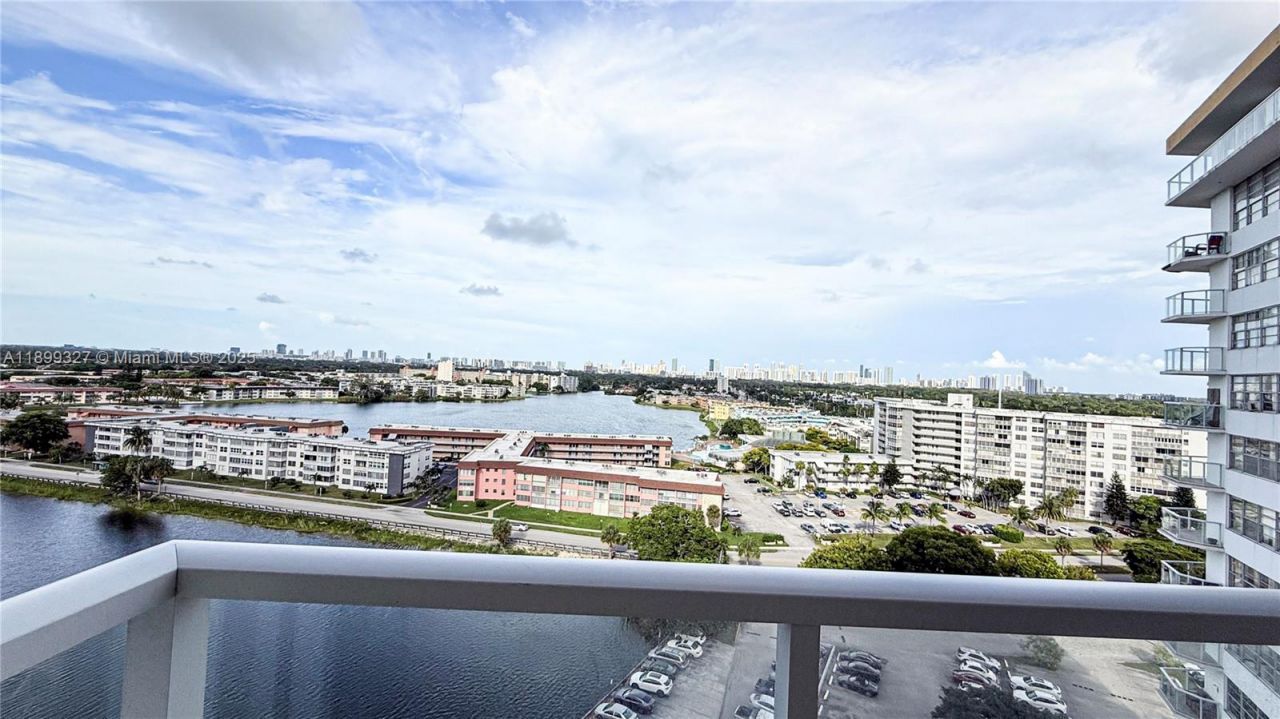 1351 NE Miami Gardens Dr, Unit 1404E, Miami, FL 33179 Photo